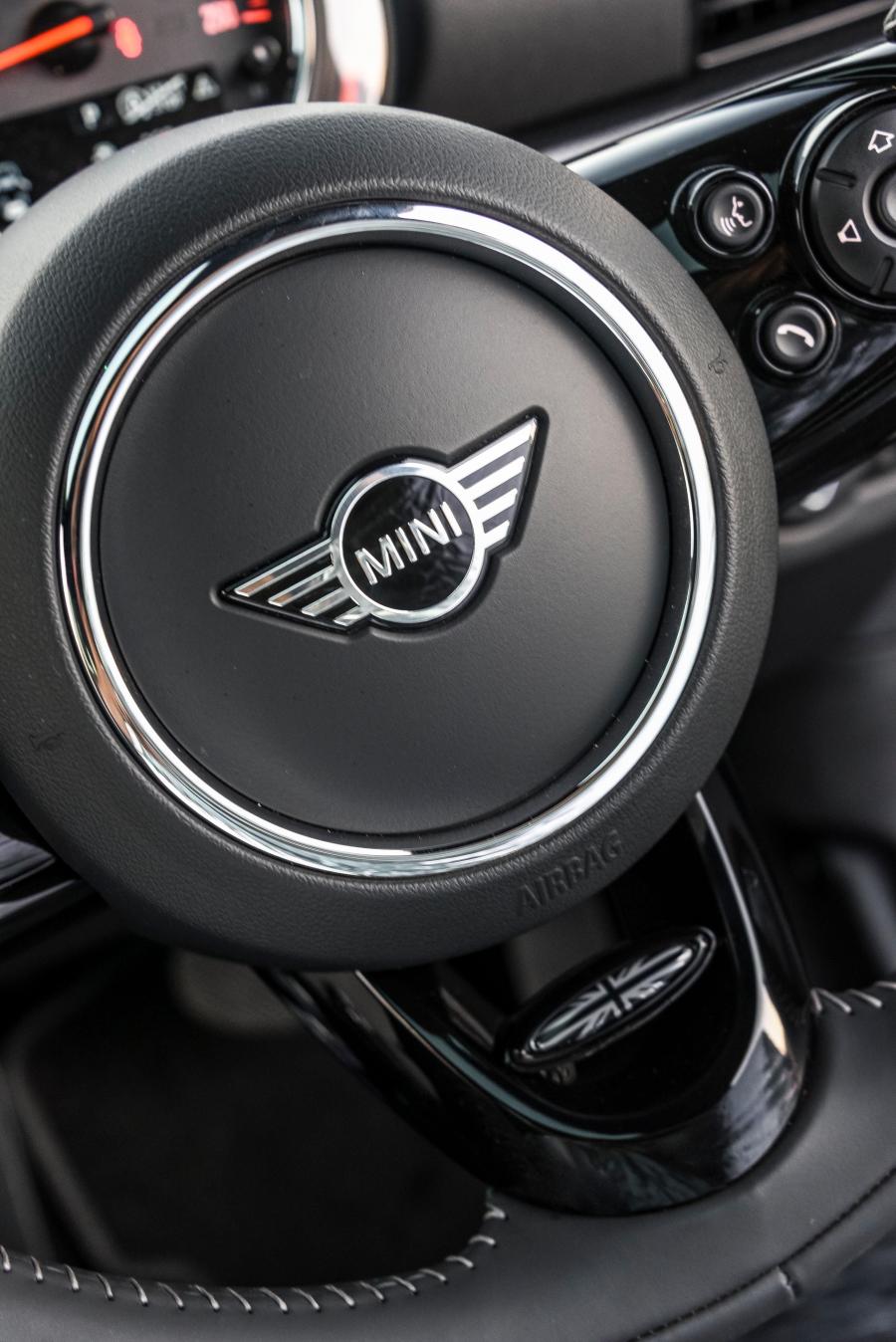 Детали интерьера Mini Cooper Clubman (F54) 2019 года  (ZA) (фото 12 из 24)